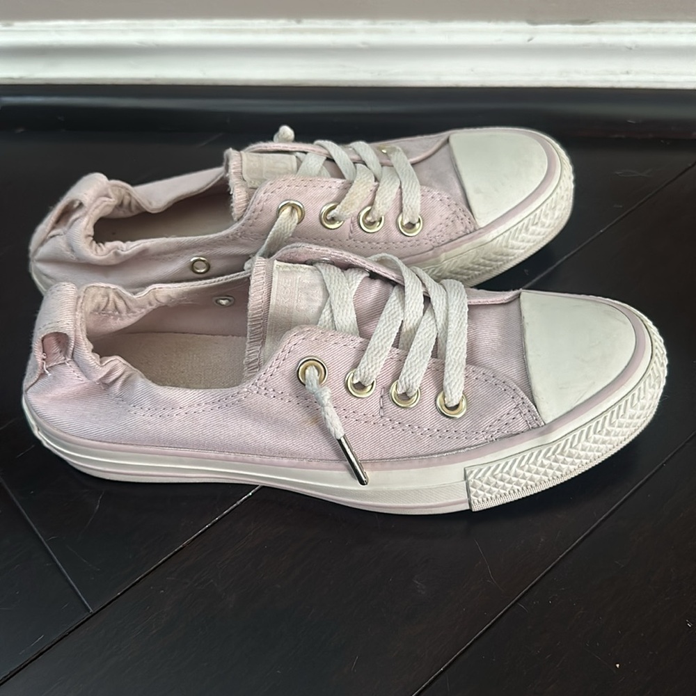 Low top light pink converse - size 5